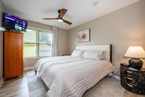 3 bedrooms, iron/ironing board, WiFi, bed sheets