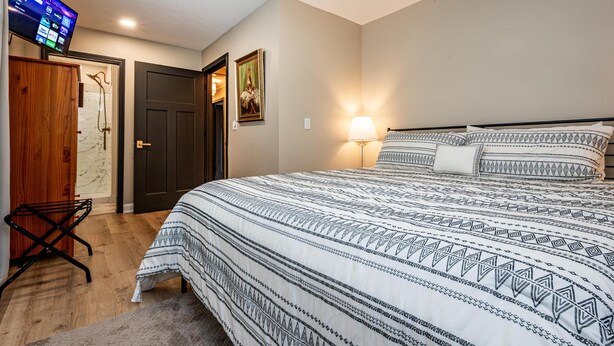 3 bedrooms, iron/ironing board, WiFi (free), bed sheets - Walk to Nashville | Hot Tub, 3 King Beds & Private Parking 3BR, 2.5BA (Nashville)