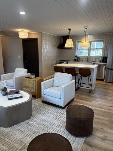 Walk to Nashville | Hot Tub, 2 King Beds & Private Parking 3BR, 2BA