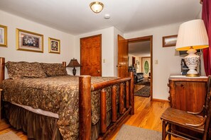 2 soverom, strykejern/-brett og sengetøy