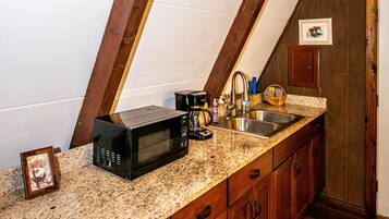 KylskÄp, mikrovÄgsugn, ugn och spishÀll