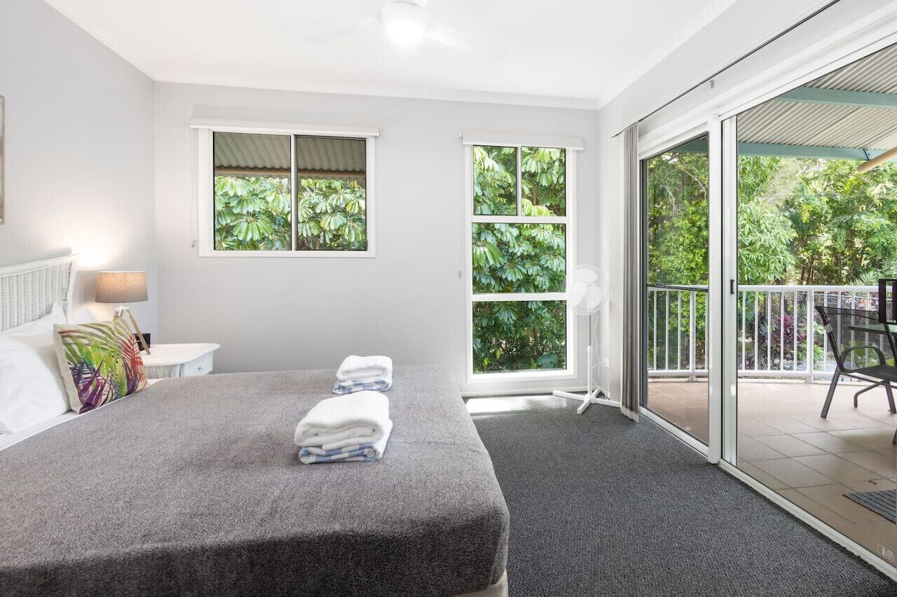 2 bedrooms, desk, iron/ironing board, travel cot