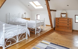 4 bedrooms, free WiFi, bed sheets