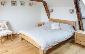 4 bedrooms, free WiFi, bed sheets - Awesome home in Monfaucon (Monfaucon)