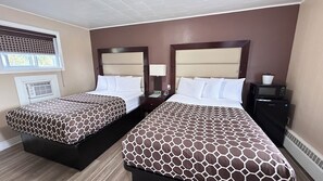 Standard Double Room | Desk, laptop workspace, blackout drapes, soundproofing - Roger's Motel (Smiths Falls)