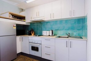 Fridge, microwave, oven, stovetop - Famous Beachfront Dome - A Cosy Retreat with Pool (Trinity Beach)