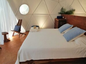 1 habitación, minibar, muebles diferentes y escritorio 