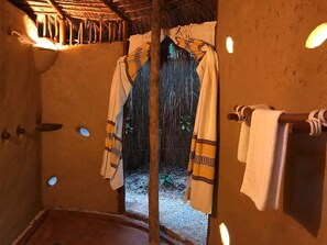 Shower, soap, shampoo, toilet paper - Ku Kuk Glamping (Tulum)