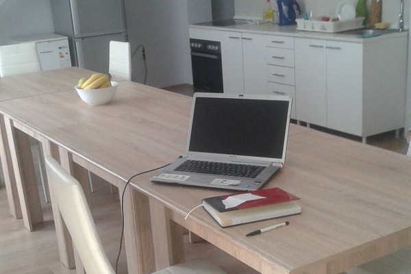 Peti sejuk, ketuhar gelombang mikro, ketuhar