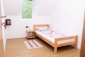 Desk, iron/ironing board, free WiFi, bed sheets - Hostel A&A (Novi Sad)