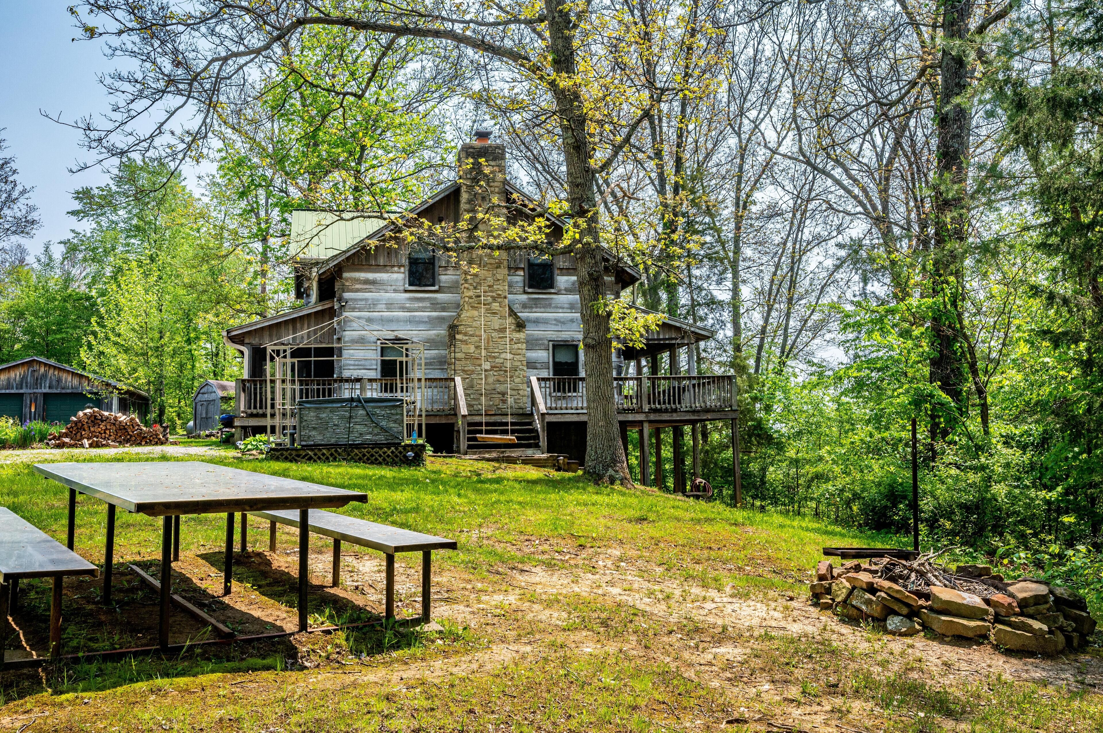 2BR, 2BA Log Cabin