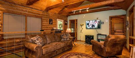 Fernseher, Kamin, DVD-Player, Bücher