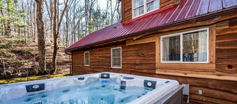 3BR, 2BA Cabin in the woods with hot tub and dog allowed