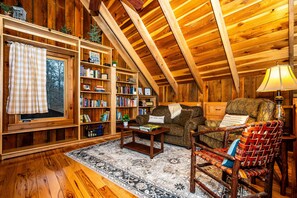 Smart-TV, peis, fotballspill og bøker