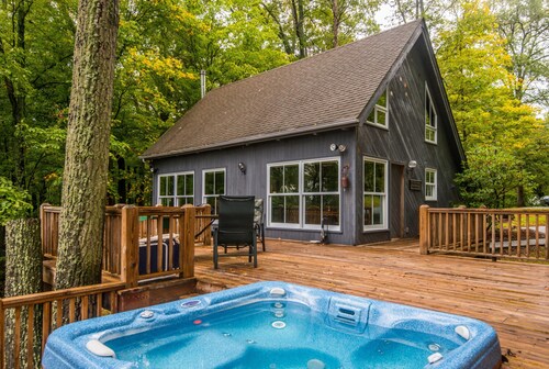 Stunning Hilltop Cabin | Panoramic Views, Pond & Hot Tub