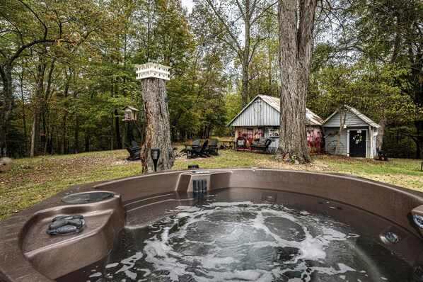 Outdoor spa tub