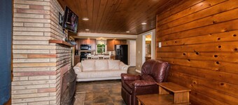1BR, 1BA cottage
