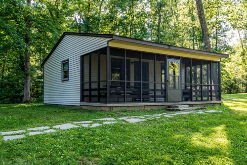 1BR, 1BA cottage