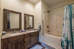 Towels - 100-Acre Private Cabin | Trails, Creek, Pond & Total Seclusion 4BR, 4BA (Nashville)