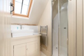 Casa de campo | Baño | Ducha y bañera combinadas y bañera profunda
