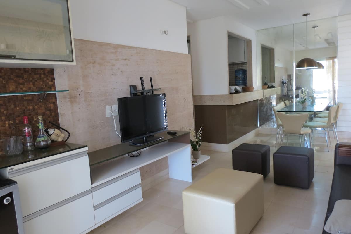 Superior appartement | Woonkamer | Flatscreentelevisie