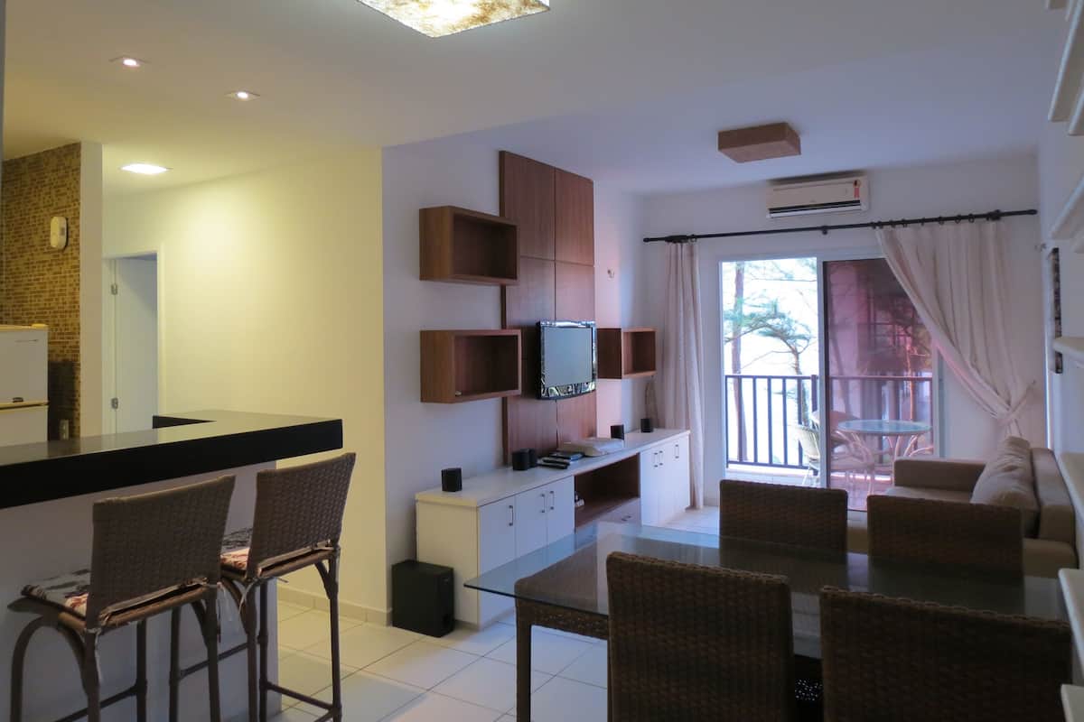Standaard appartement | Woonkamer | Flatscreentelevisie