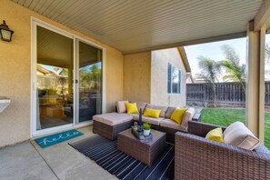 Terrace/patio - The MILANO House Next To Downtown Sleep Train Arena Airport Grill Golden One (Sacramento)