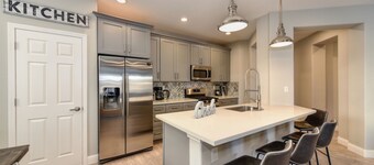 The MILANO House Next To Downtown Sleep Train Arena Airport Grill Golden One