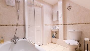 Deluxe Apartment, Private Bathroom, City View (2 bedroom Penthouse) | Bathroom