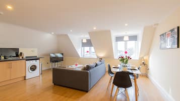Deluxe Apartment, Private Bathroom, City View (2 bedroom Penthouse) | Lounge