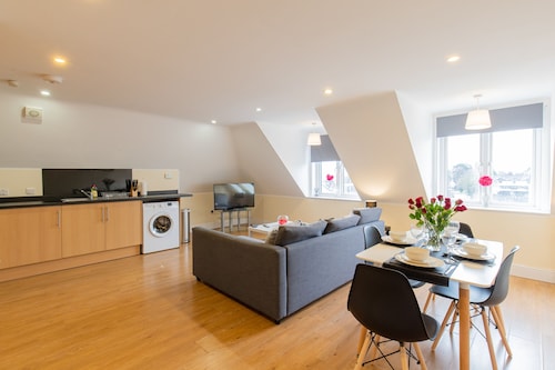 2-bedroom Penthouse, Clockhouse, Hoddesdon