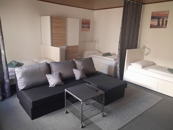 Standard Apartment, Private Bathroom, Courtyard View (Monteurwohnung+ Küche)