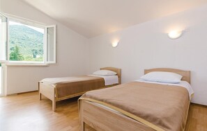 2 bedrooms, free WiFi, bed sheets