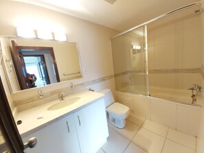 Bathroom - In the heart of the southern zone (Macrodistrito Sur)