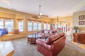 TV, Netflix, streaming services