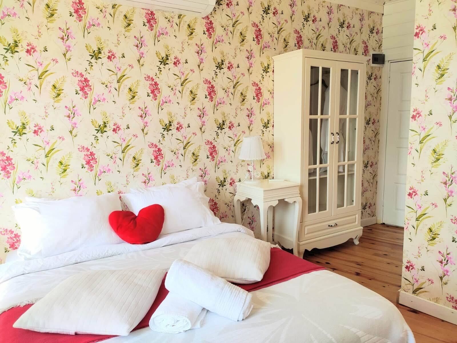 Egyptian cotton sheets, premium bedding, free minibar items