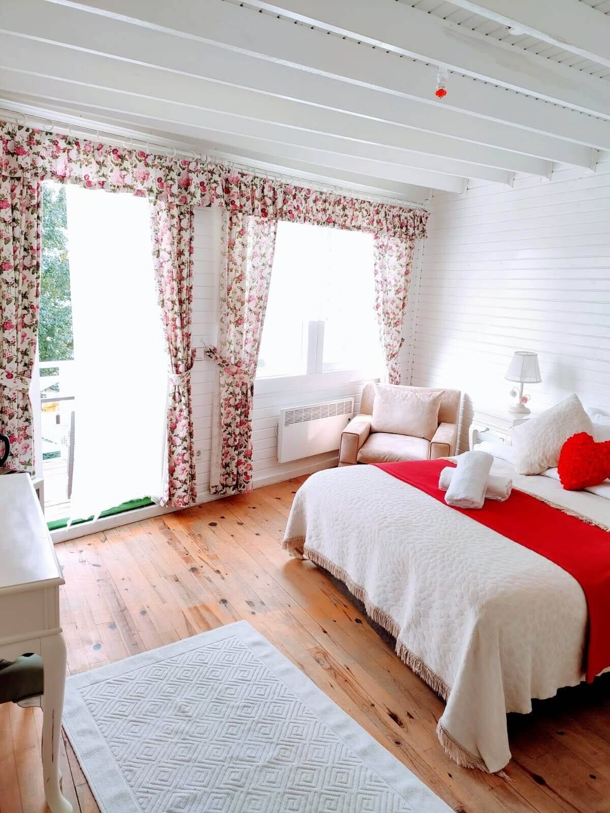 Deluxe Double Room | Egyptian cotton sheets, premium bedding, free minibar items