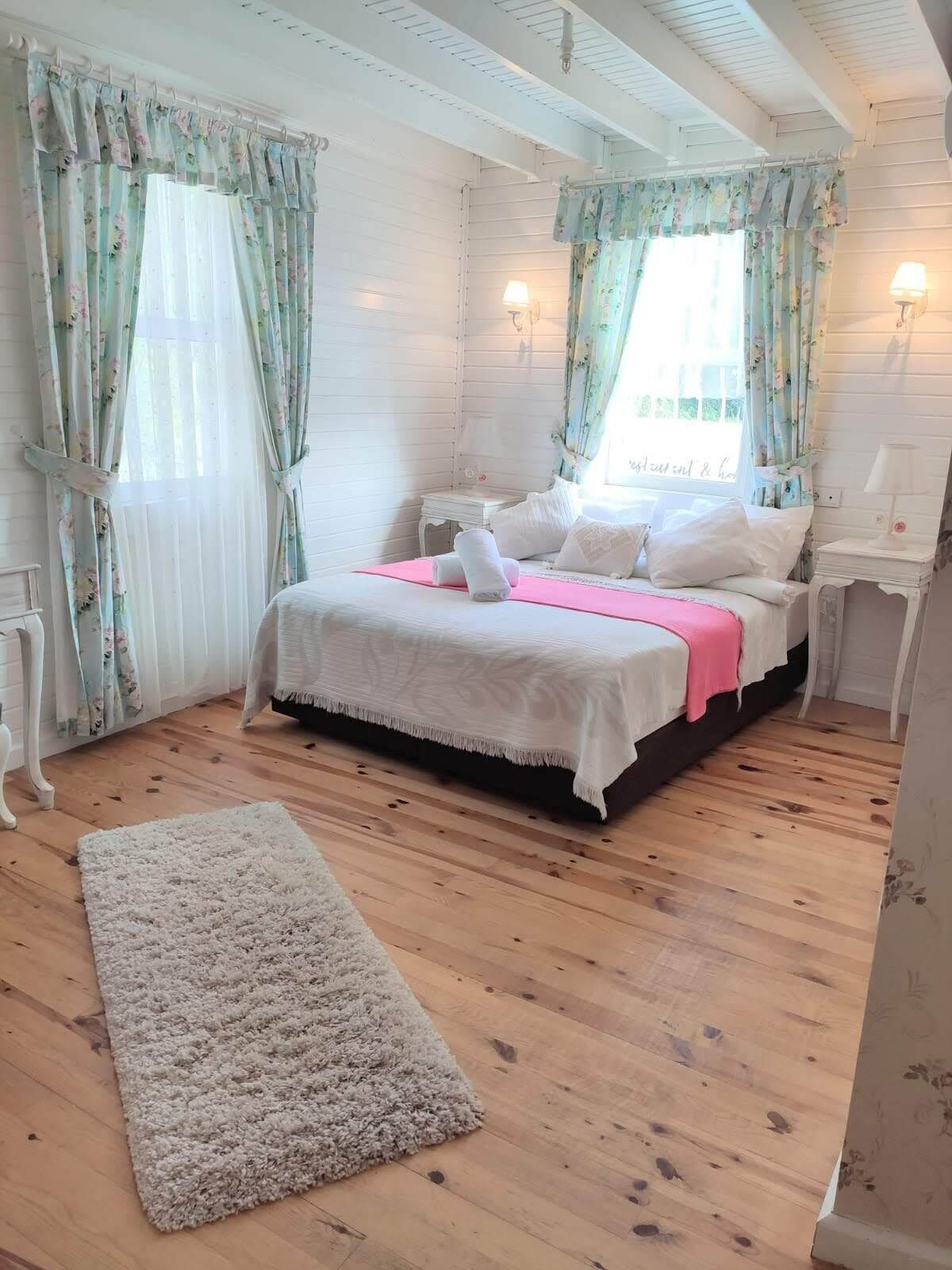 Egyptian cotton sheets, premium bedding, free minibar items