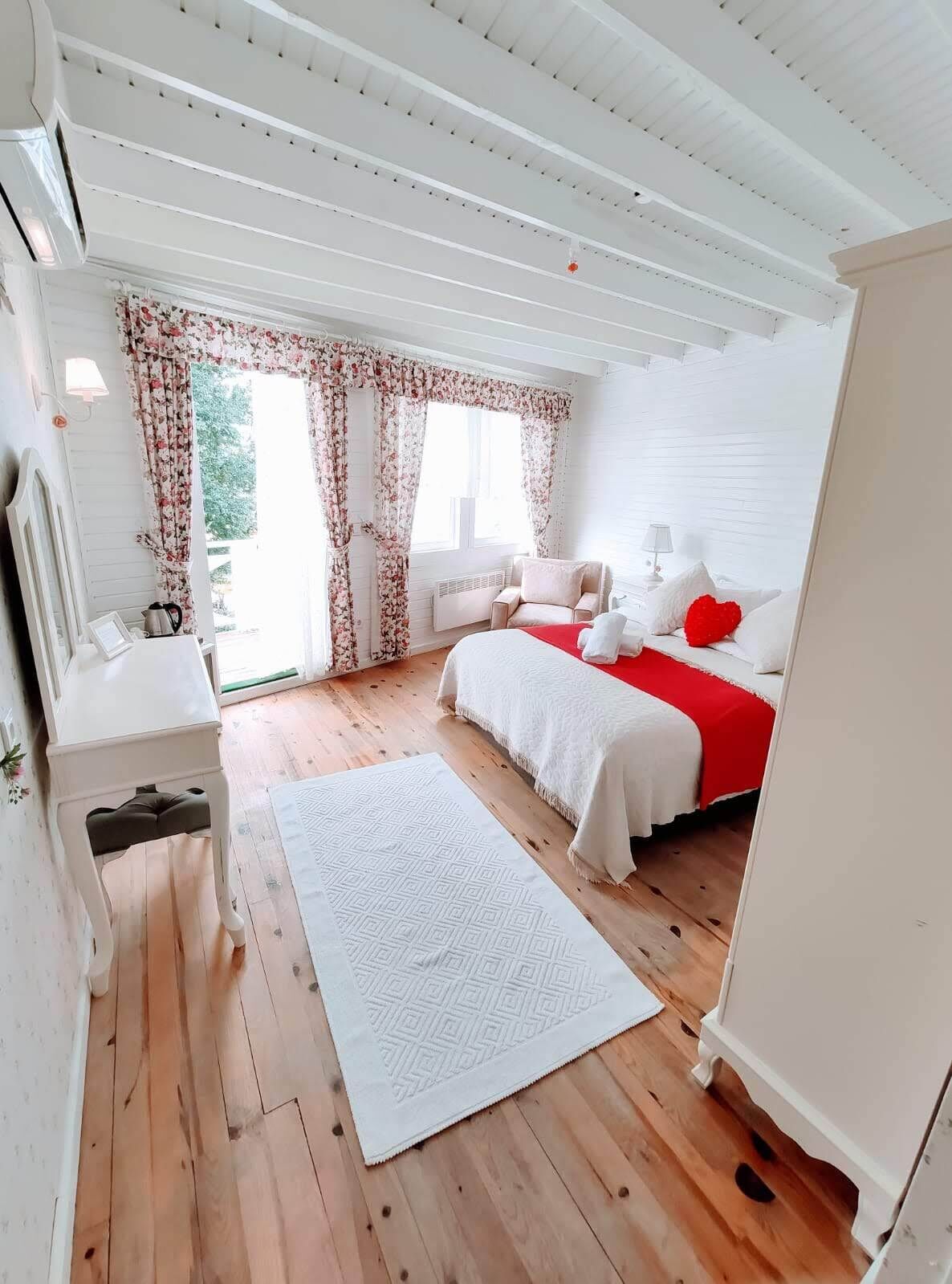 Egyptian cotton sheets, premium bedding, free minibar items