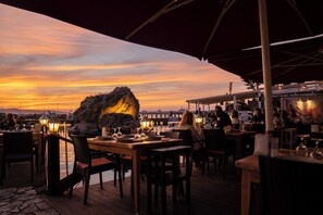 Breakfast, lunch, dinner served; Turkish cuisine, beach views  - Lotus Restaurant & Home (Sile)