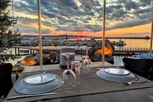 Aamiainen, lounas ja illallinen; turkkilainen keittiö, näkymät rannalle