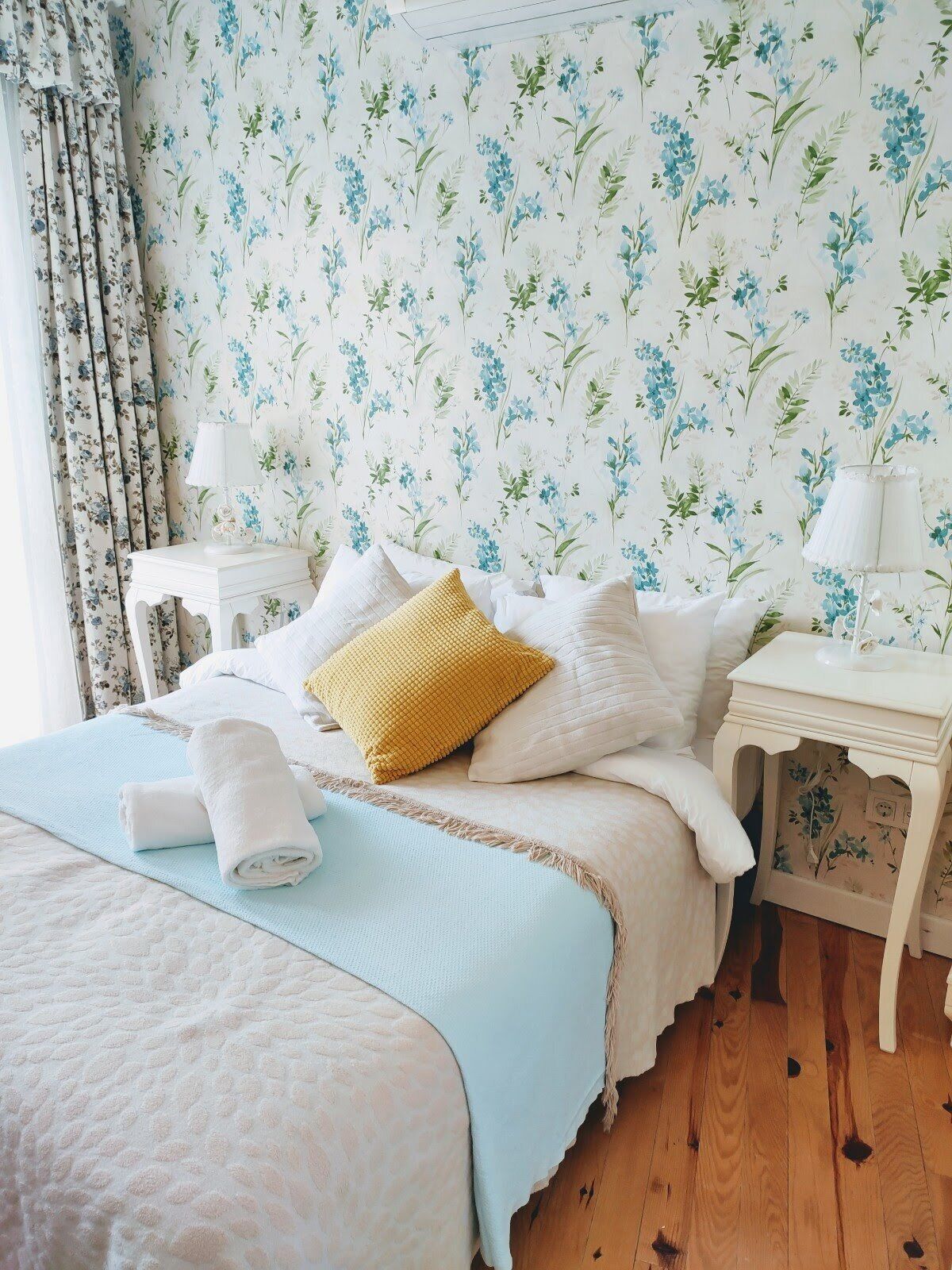 Egyptian cotton sheets, premium bedding, free minibar items