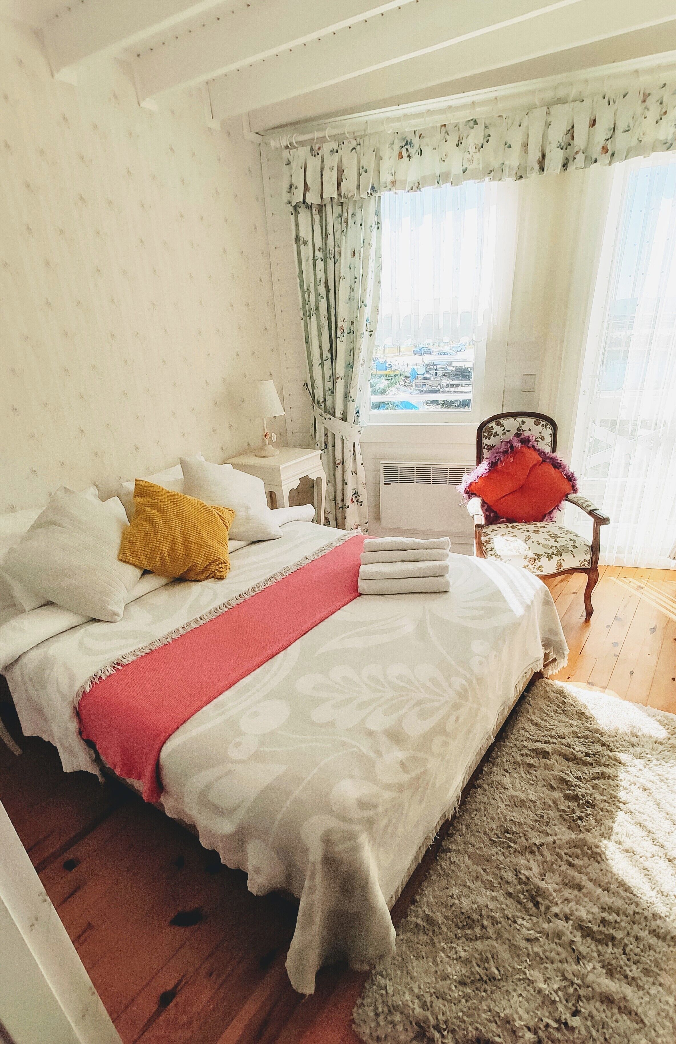 Egyptian cotton sheets, premium bedding, free minibar items