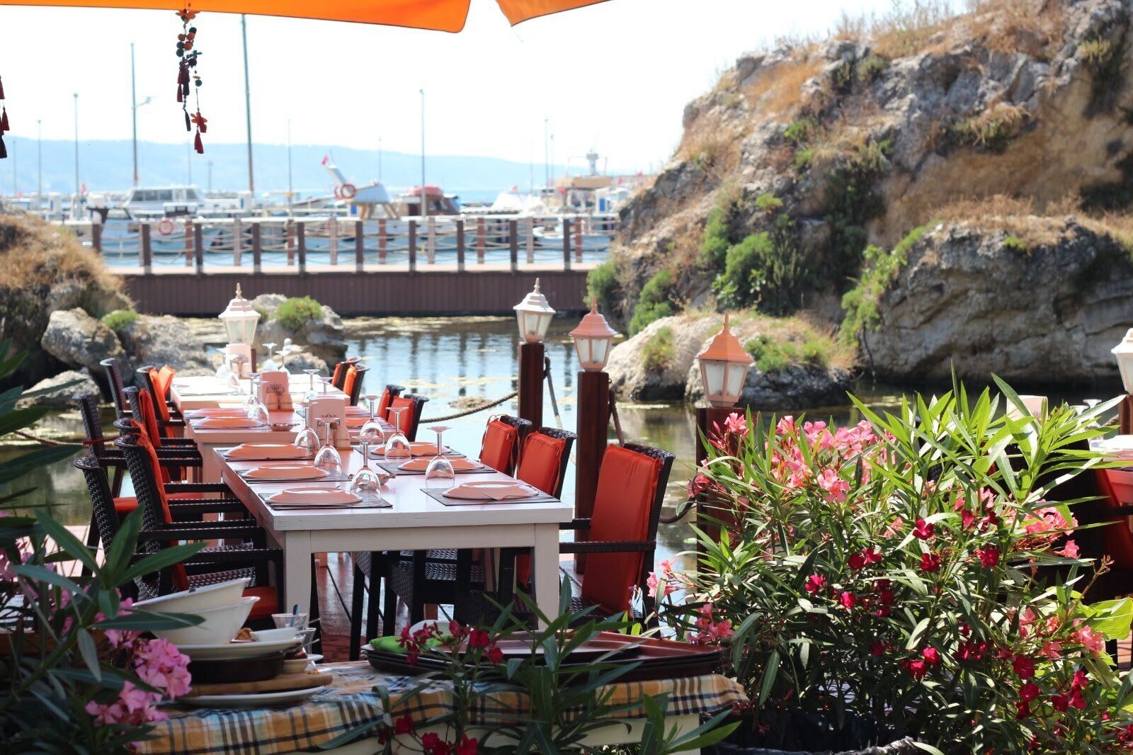 Breakfast, lunch, dinner served; Turkish cuisine, beach views 