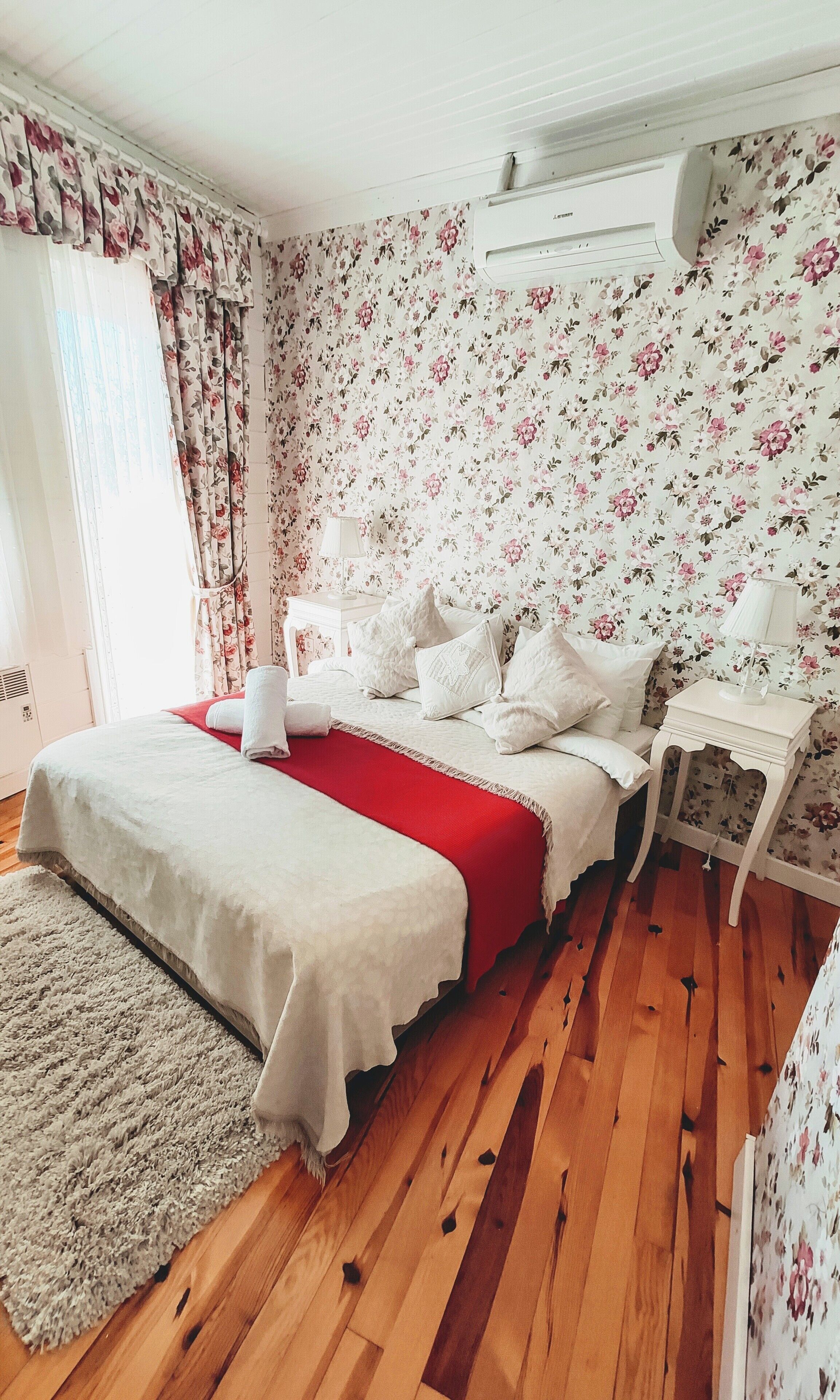 Egyptian cotton sheets, premium bedding, free minibar items