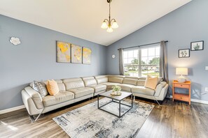 TV, ping pong - 15 Mi to Disney: Home w/ Pool & Lanai in Davenport (Davenport)