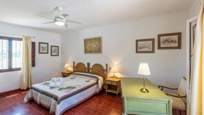 7 Schlafzimmer, Bügeleisen/Bügelbrett, Reisekinderbett, WLAN