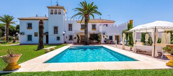 Hacienda el Corchuelo Marchena by Ruralidays