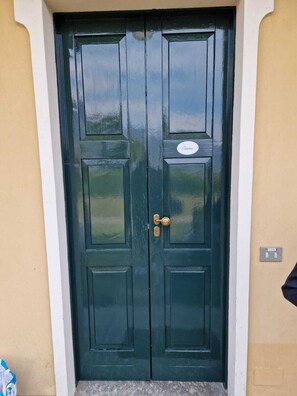 Exterior detail - App.with garden, WI-FI free, automatic gate, covered garage, air conditioning  (Bellagio)