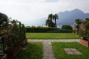 Property grounds - App.with garden, WI-FI free, automatic gate, covered garage, air conditioning  (Bellagio)